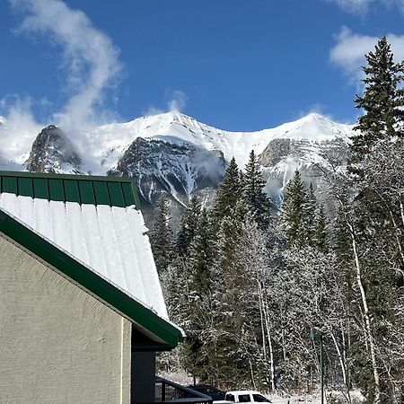 Banff Wood Lodge Canmore Exteriör bild